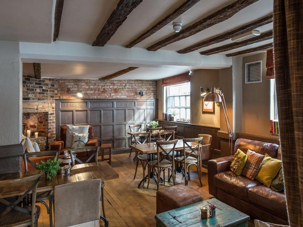 Bed and Breakfast Darwin'S Townhouse Shrewsbury Exterior foto The interior of the restaurant