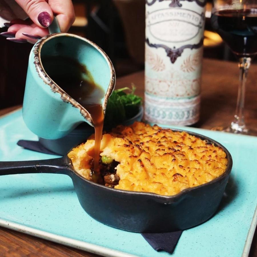 Bed and Breakfast Darwin'S Townhouse Shrewsbury Exterior foto Shepherd's pie