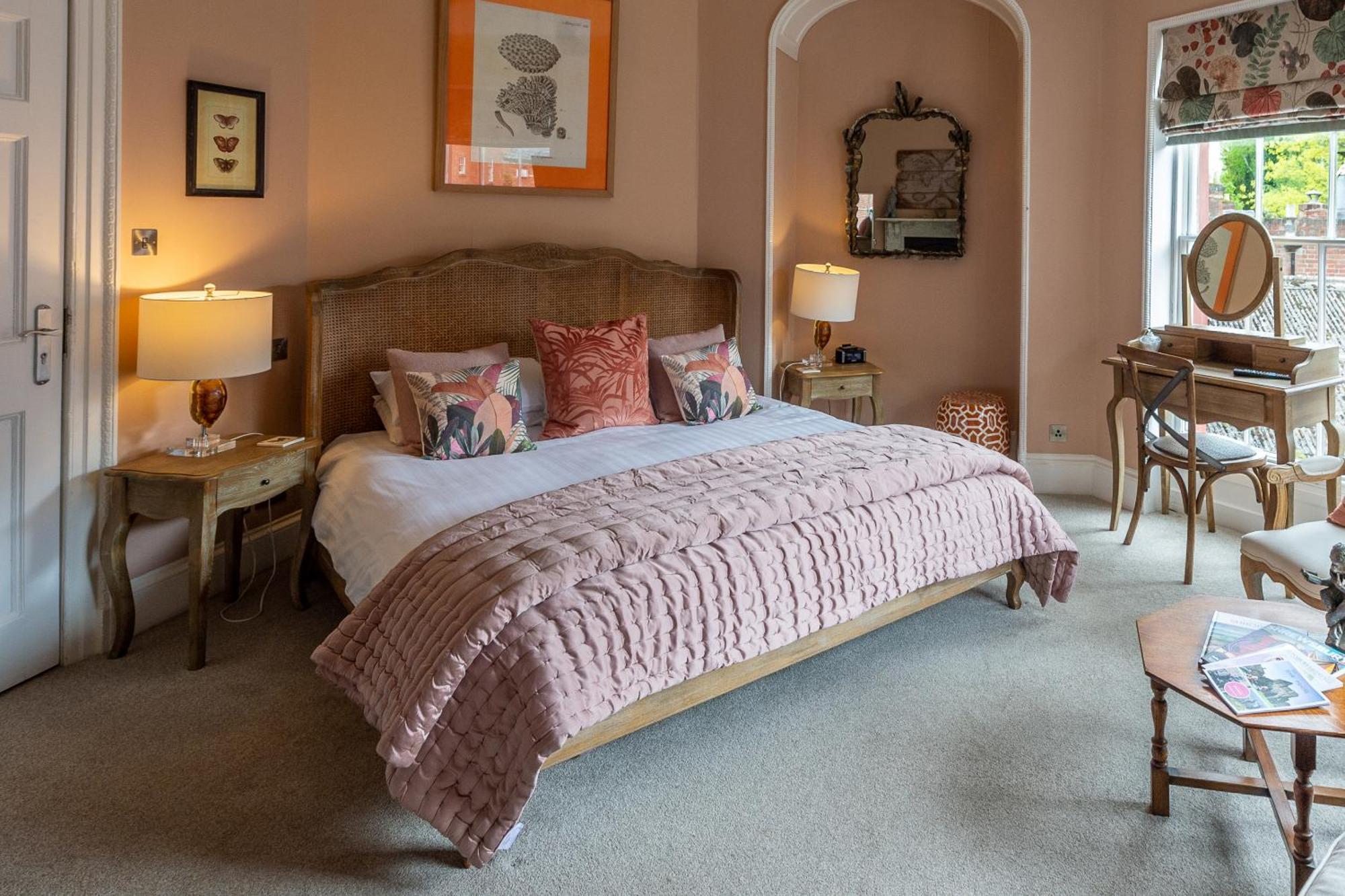 Bed and Breakfast Darwin'S Townhouse Shrewsbury Habitación foto A bedroom at The Old parsonage